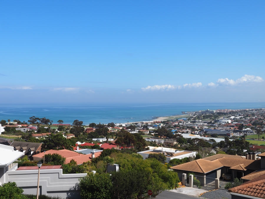 3 Bedroom Property for Sale in Mountainside Western Cape